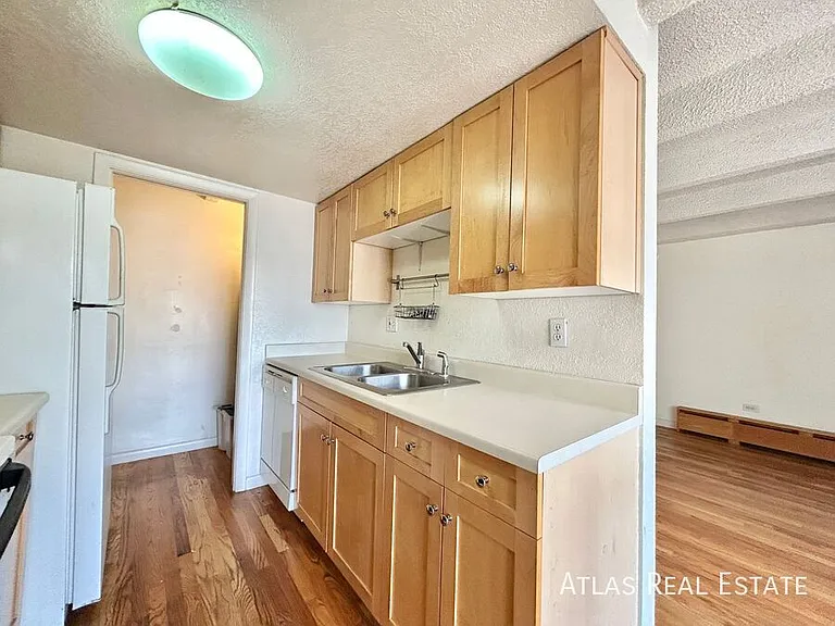 200 N Pearl St #206 — Photo 4