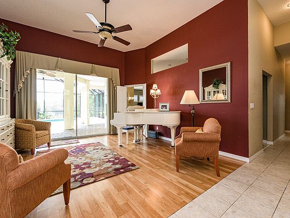 4th image of 15 Lakecliff Dr