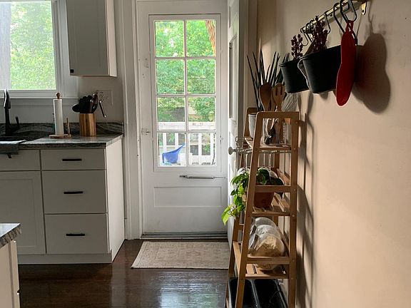 4th image of 627 Hawthorn Ave