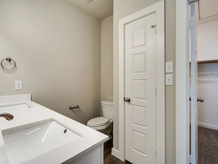 733 Wheatfield Dr — Photo 12