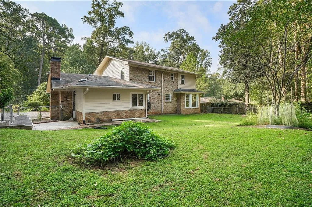 4 bed, 3.0 bath, 2560 sqft, $3,000 — Photo 3
