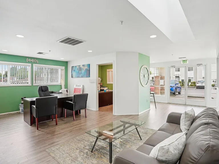 The Summit Apartments — Photo 6