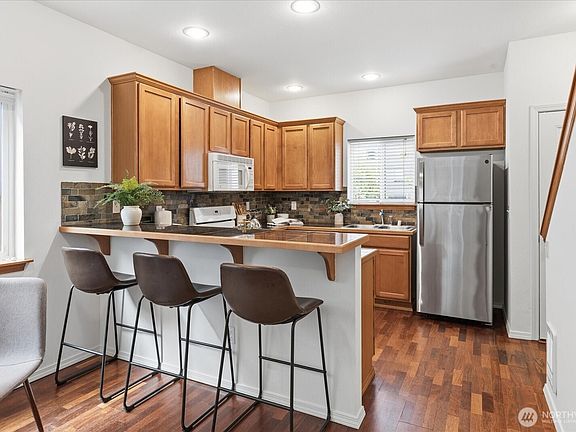 2nd image of 4736 Delridge Way SW #B