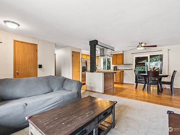 4th image of 9510 202nd Avenue E