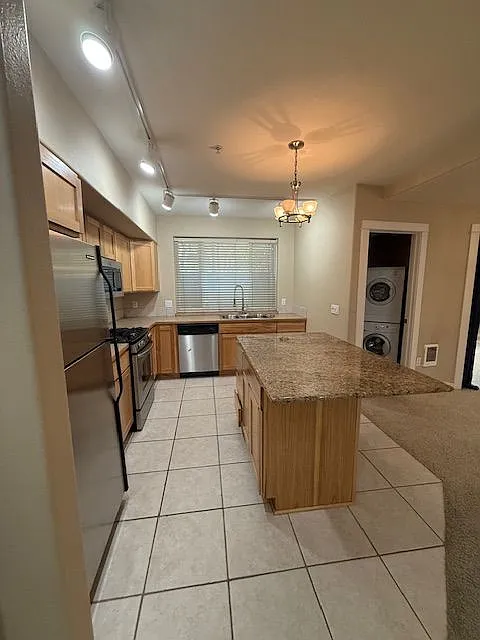 Building Photo - 621 E Lakeside Ave #5