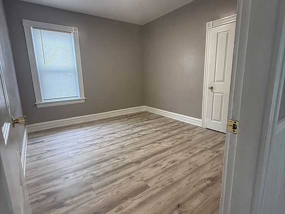 5th image of 227 Warren St #2
