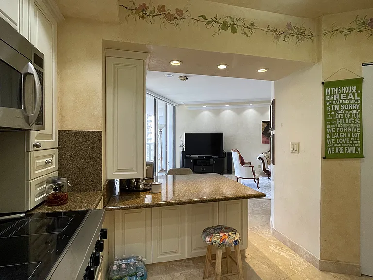 20281 E Country Club Dr — Photo 17