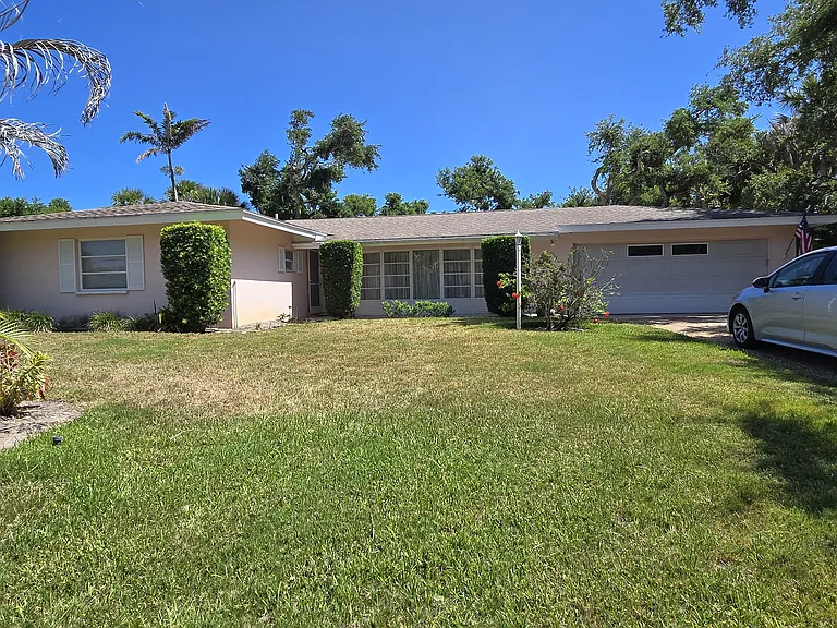 546 Flamevine Ln — Photo 13