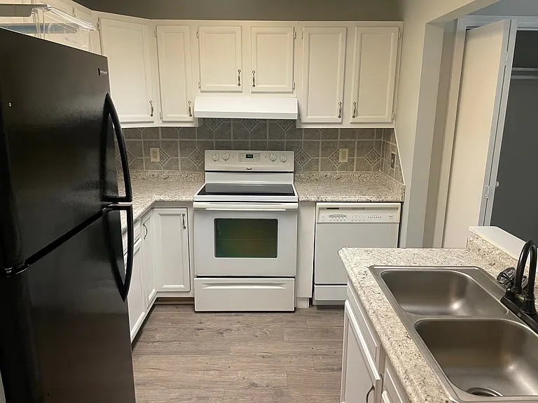 888 W 2nd St #2 — Photo 5