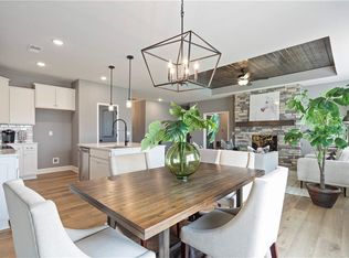 405 SW Redbud Ct, Blue Springs, MO 64014