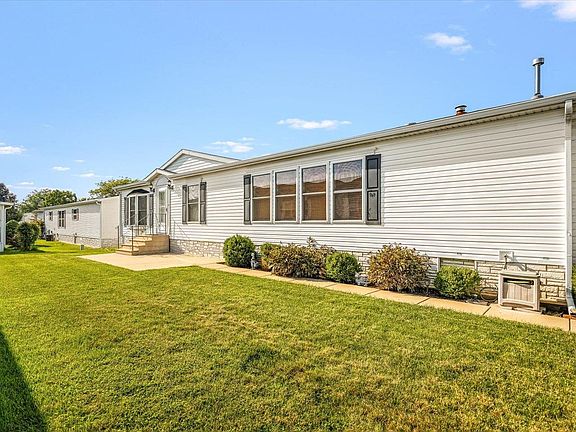 5th image of 2075 Iris Ave