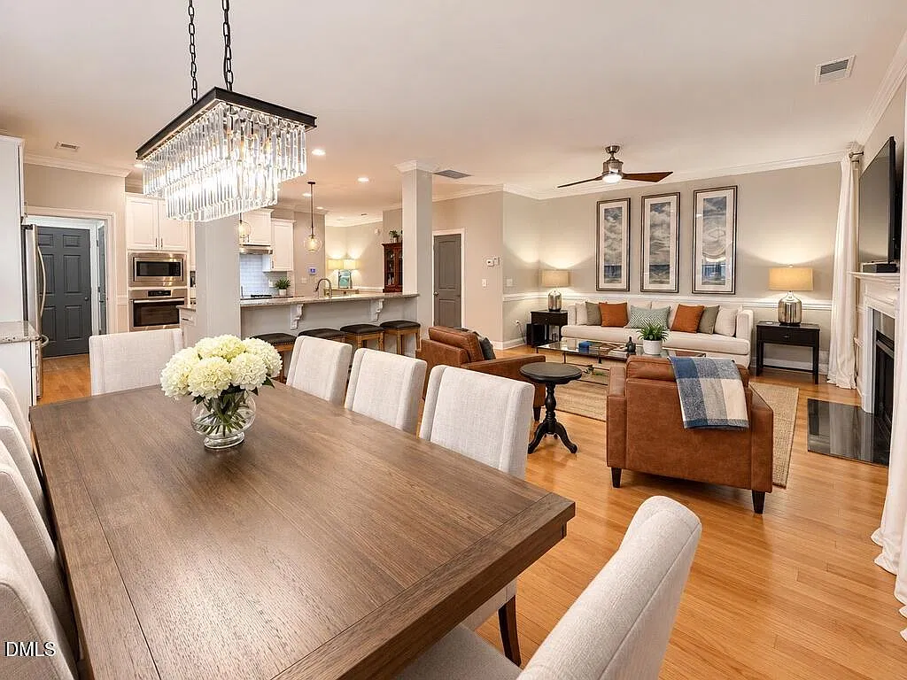 3 bed, 2.5 bath, $2,700 — Photo 3