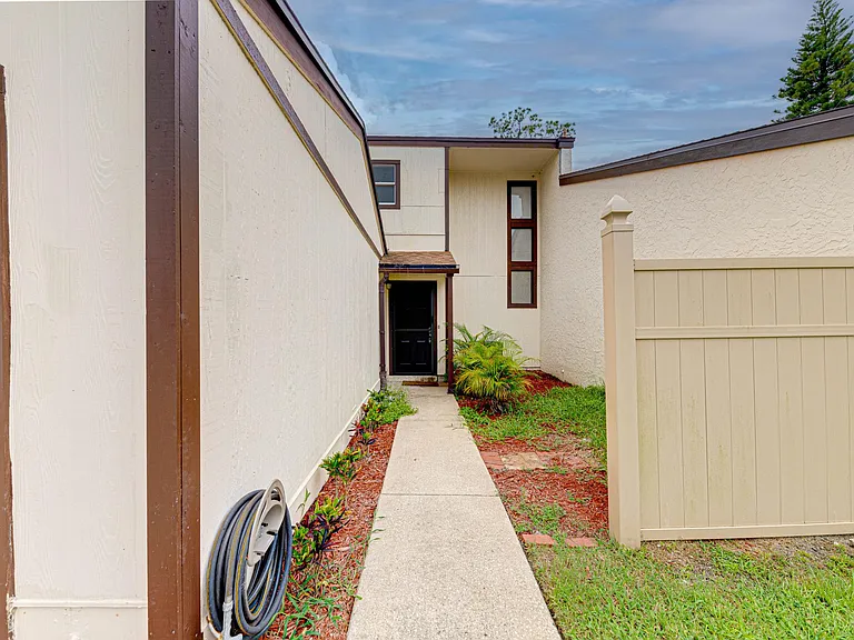 1241 Saint Andrews Dr — Photo 4