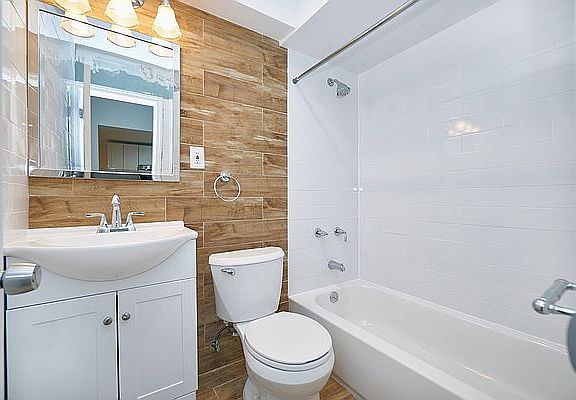 5th image of 153-21A Sapphire St #F