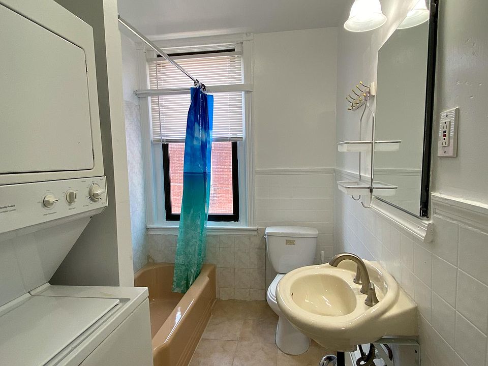 Full Bathroom #1
