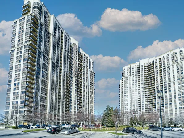 700 Humberwood Blvd #2220, Toronto, ON M9W 7J4