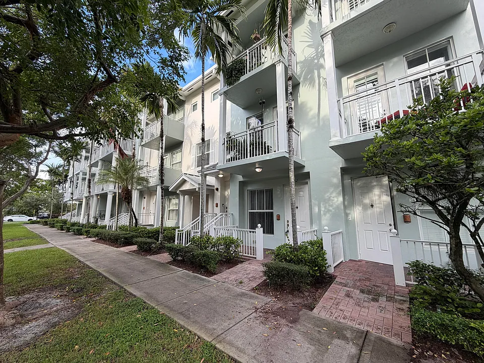 252 SW 14th Ave #252