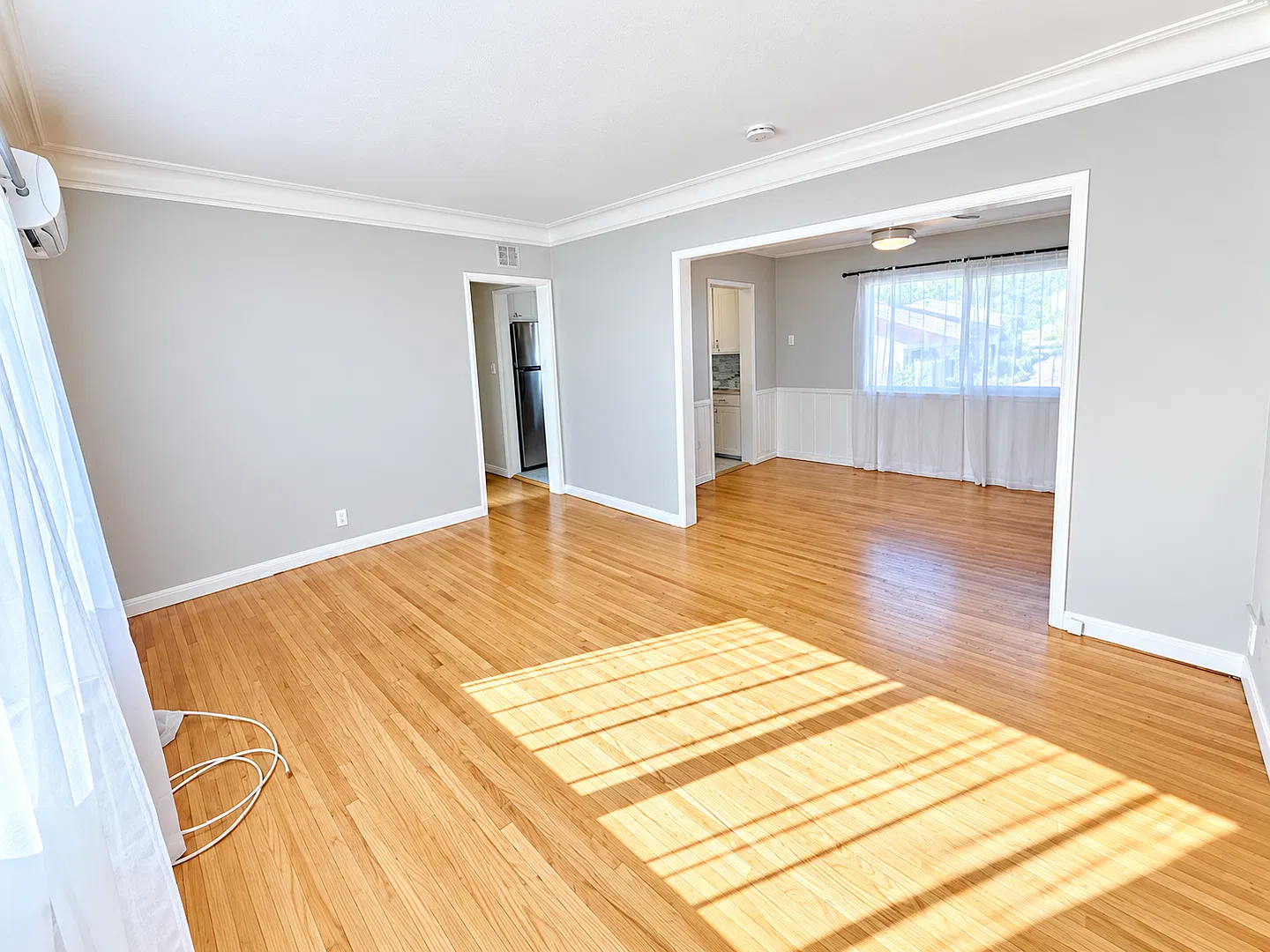 Stand Alone- No Shared Walls - 1 bedroom- Upstairs - Private Washer/Dryer, NEW Energy Efficient W... — Photo 1