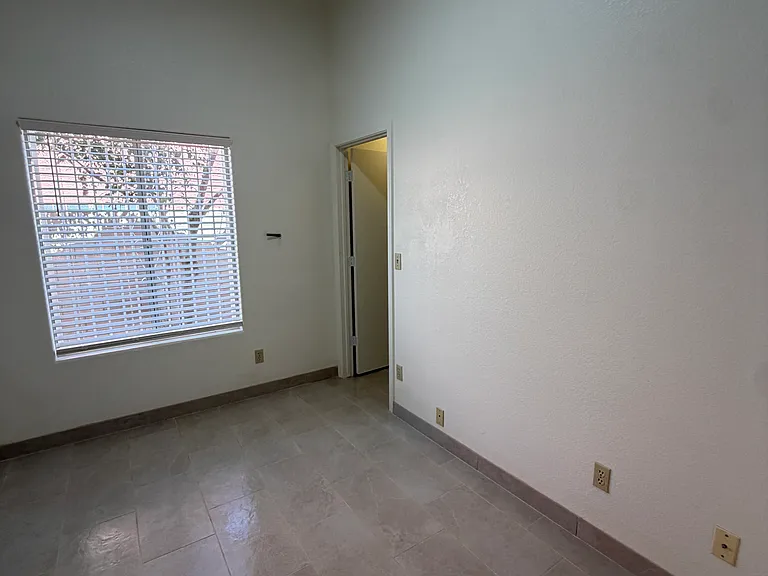 2534 S Perillo Dr — Photo 9