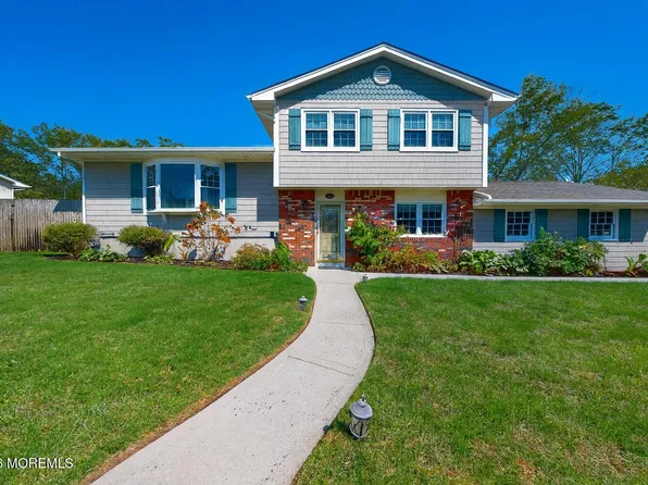 35 Redwood Drive, Toms River, NJ 08753