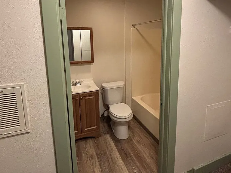 1007 N Summit St — Photo 20