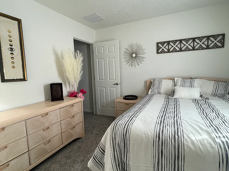 305 San Clemente Ave NW — Photo 3