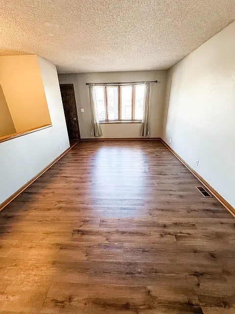 3 bed, 2230 sqft, $2,195 — Photo 3