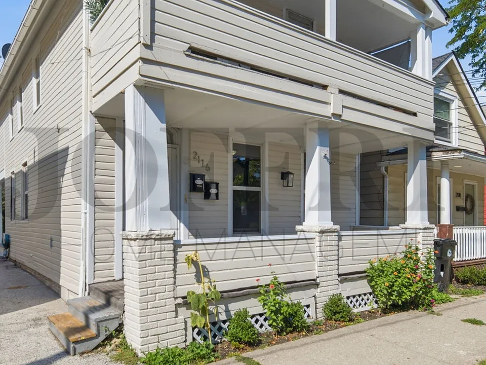 2116 W 32nd St