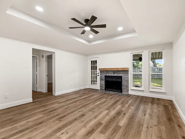 2043 Beverly Hills Ln — Photo 3