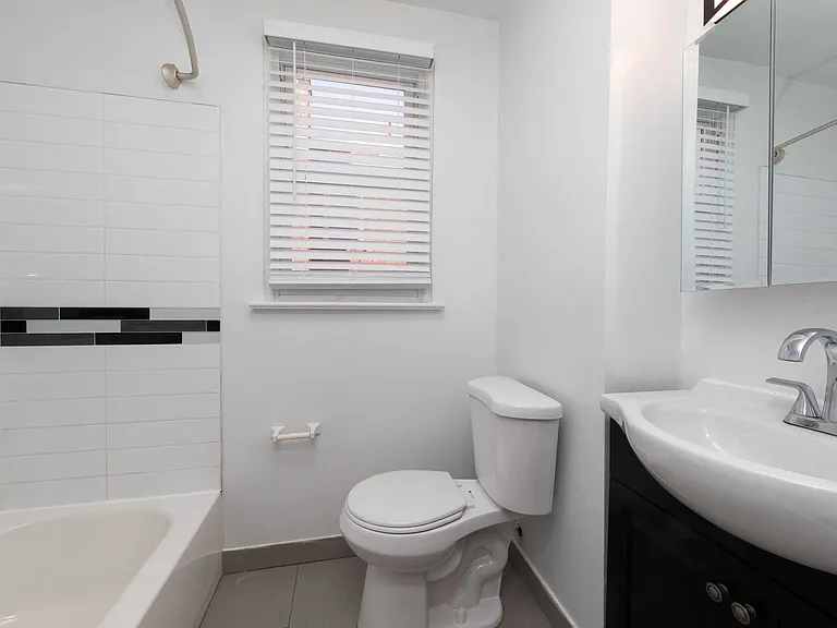 Airy Avenue Apartments — Photo 5