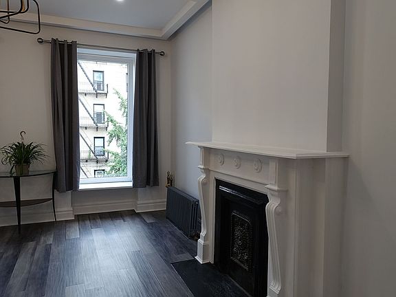4th image of 539 Manhattan Ave #3
