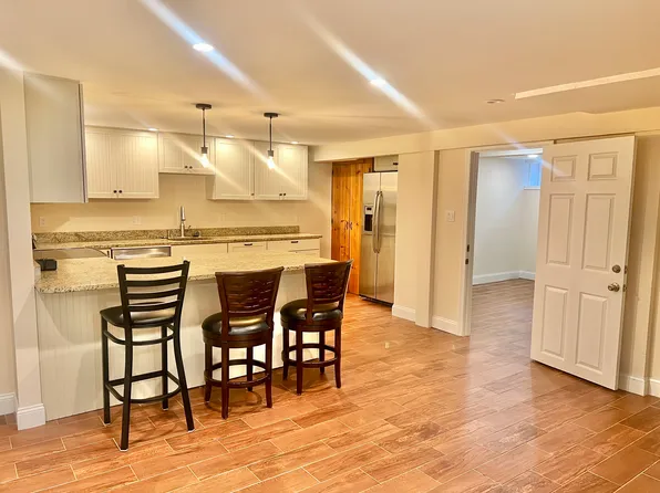 9312 Edgewood Dr, Gaithersburg, MD 20877