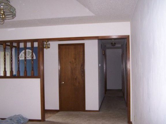 5th image of 200 S Oak St