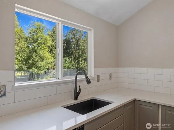820 E Cady Road #D202, Everett, WA 98203