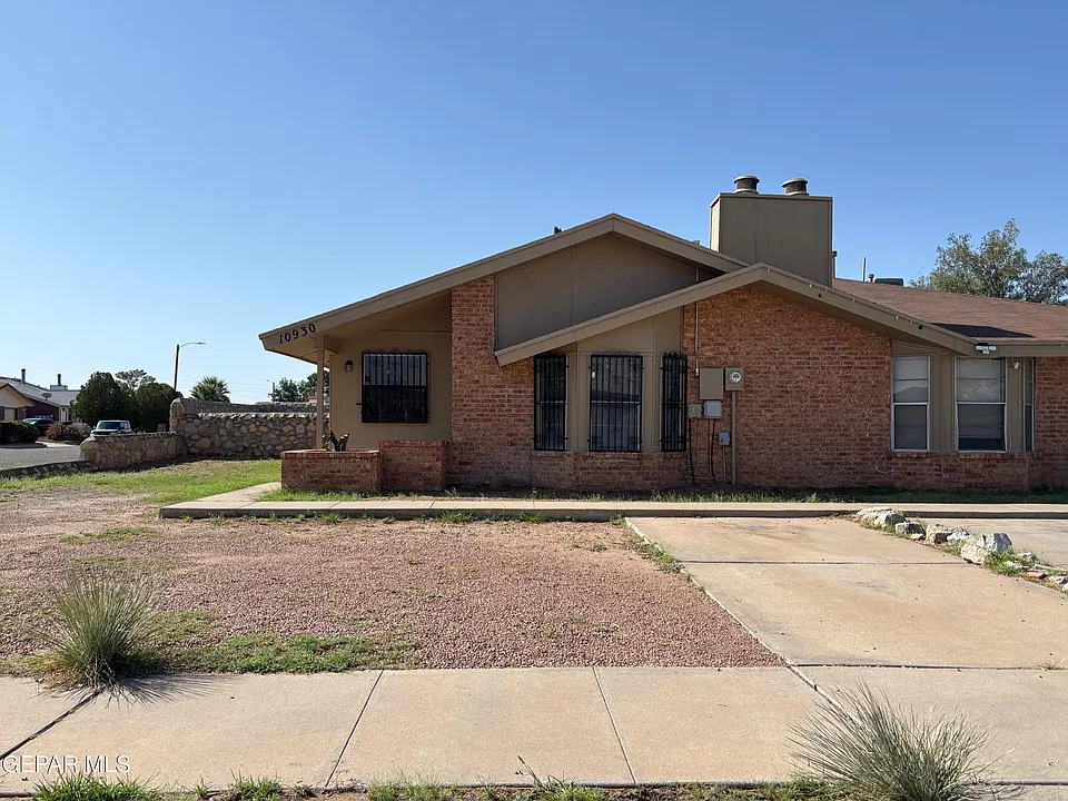10930 Delafield Dr