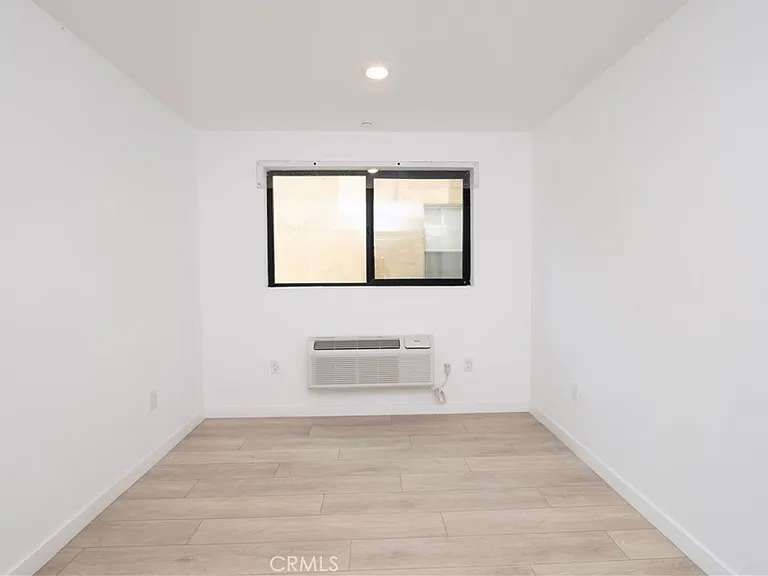2341 Sheridan St — Photo 4