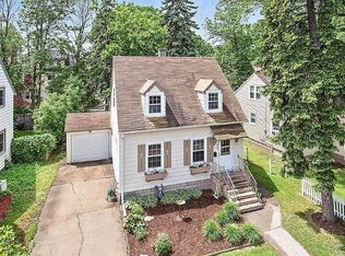 829 Blesch Pl, Green Bay, WI 54303