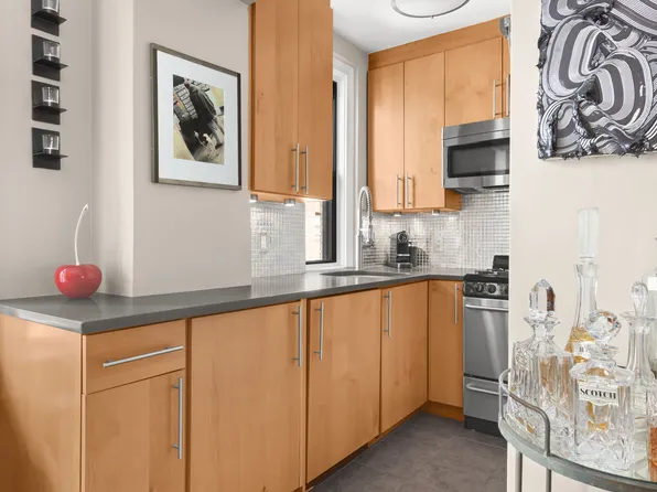 333 East 53rd Street image 1 of 10