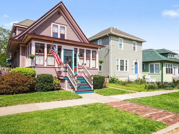 1019 Pearl St, Saint Joseph, MI 49085