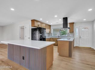 4915 W SHANGRI LA Road, Glendale, AZ 85304