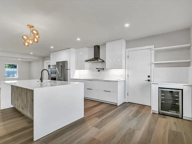 525 Lamara Way NE — Photo 35