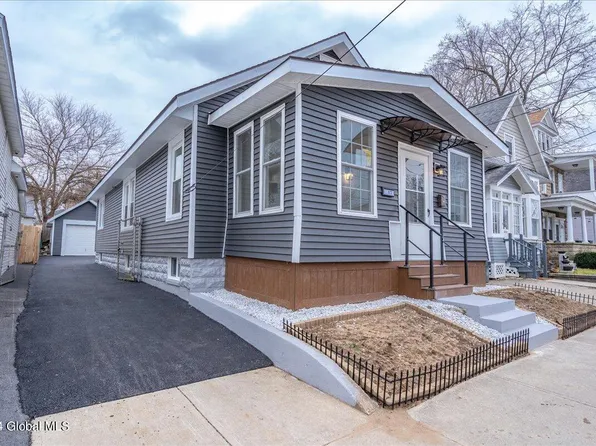 17 Yale Street, Schenectady, NY 12304