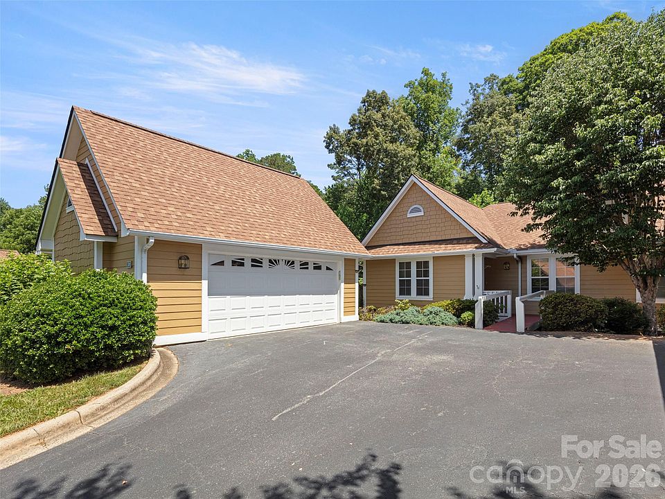 1st image of 1301 Hyde Park Dr