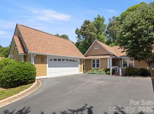 1301 Hyde Park Dr, Asheville, NC 28806