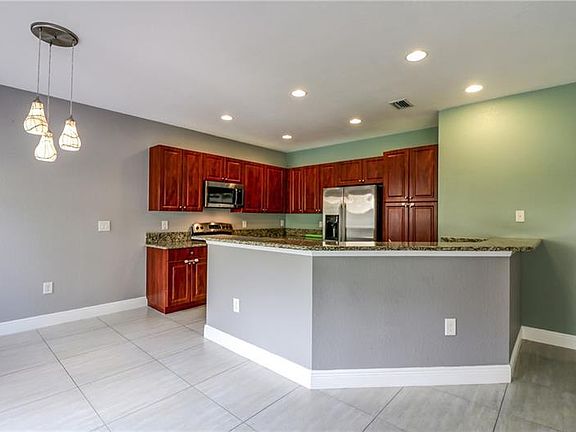3rd image of 4765 Preserve St