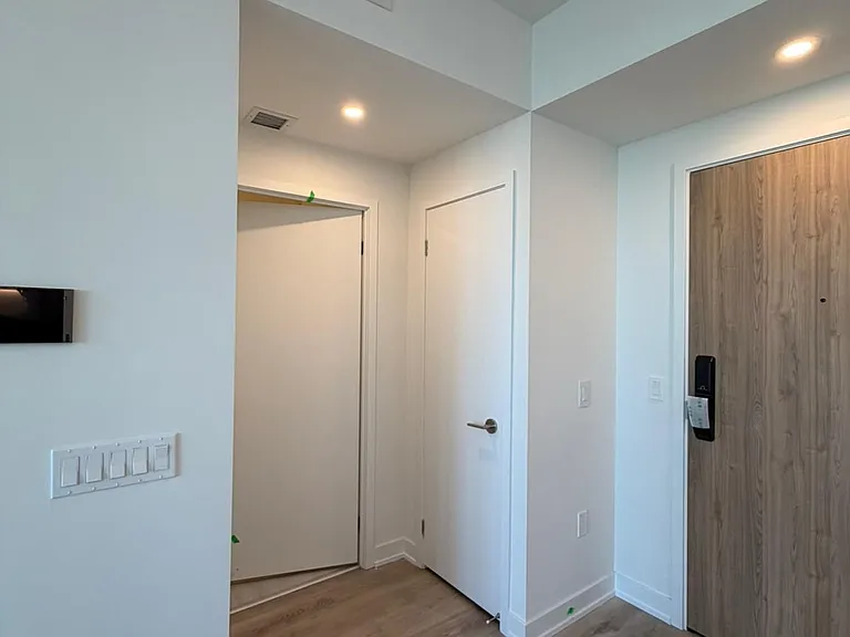 1 Fairview Rd E #3010 — Photo 3