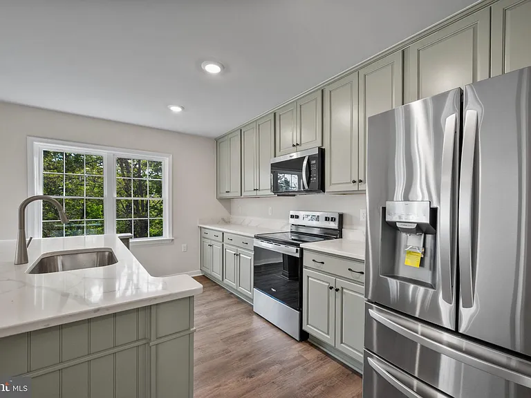 106 Mate Ct — Photo 13