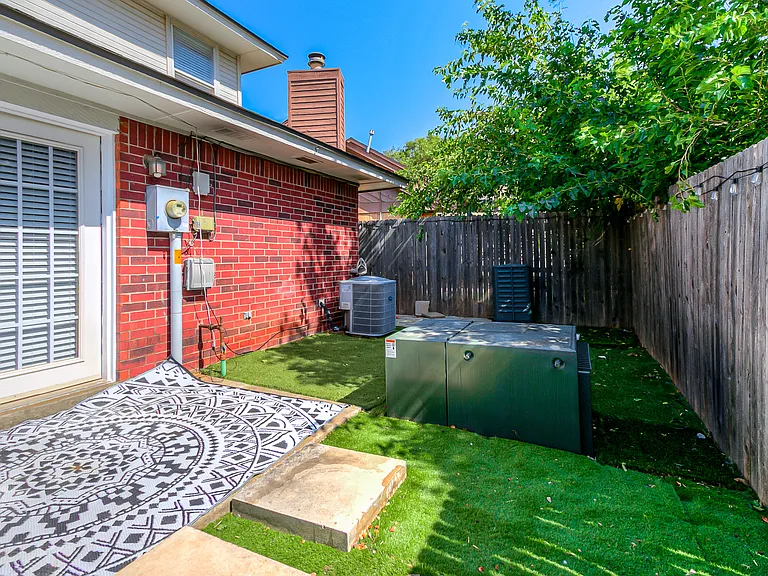 323 Potomac Dr — Photo 40