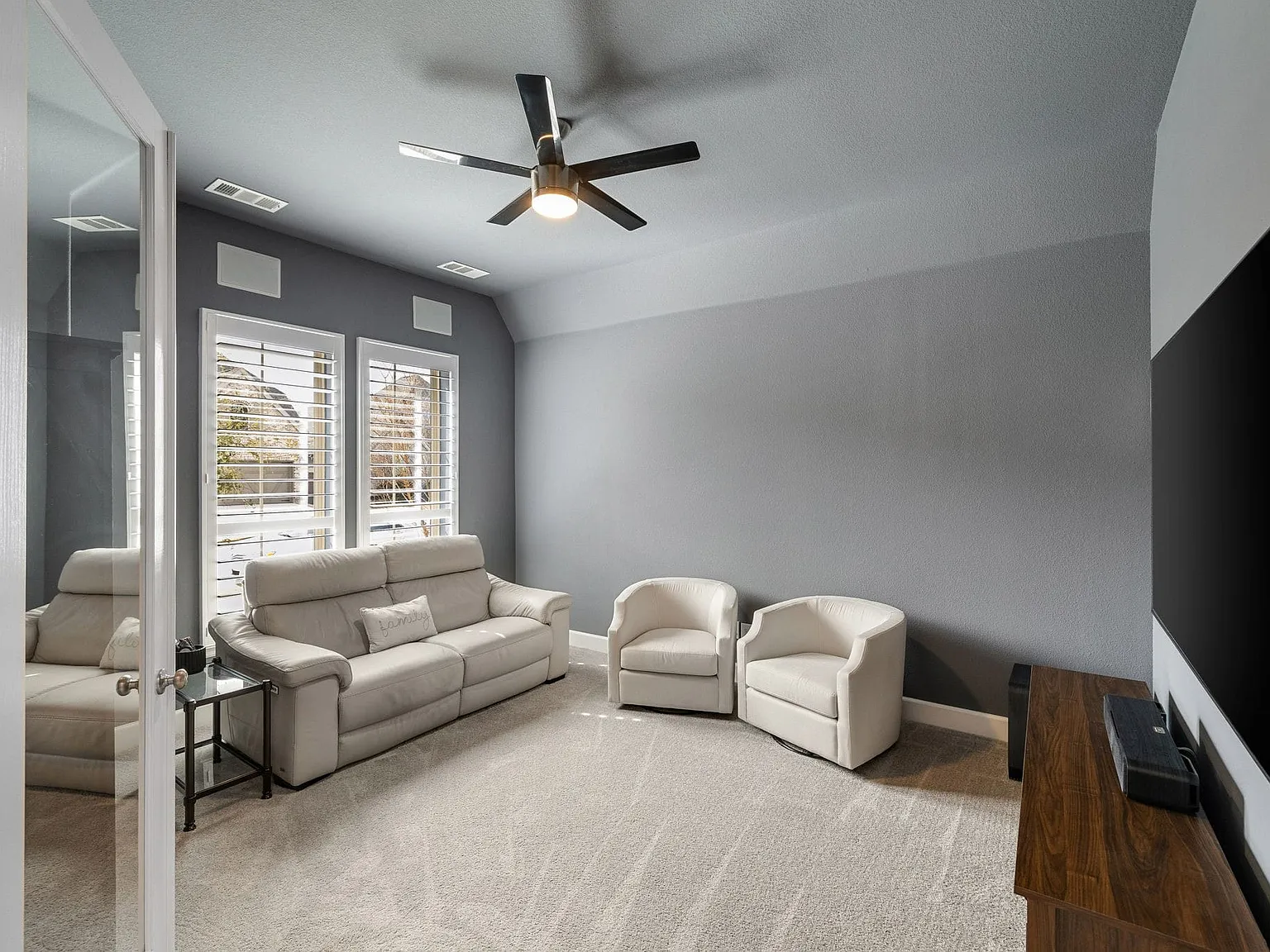 4 bed, 3.0 bath, 2545 sqft, $3,395 — Photo 4