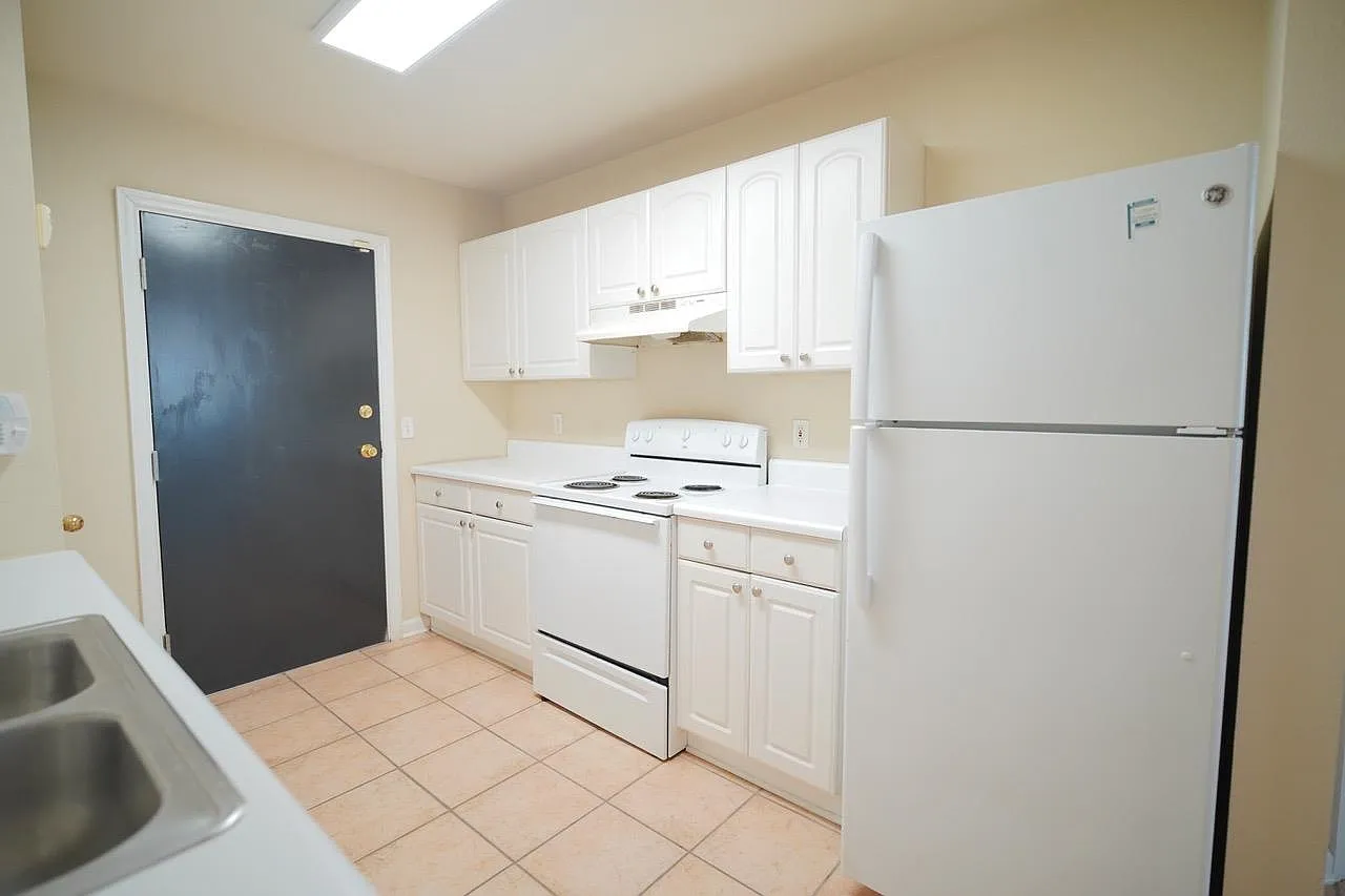 4 bed, 1500 sqft, $1,800 — Photo 3